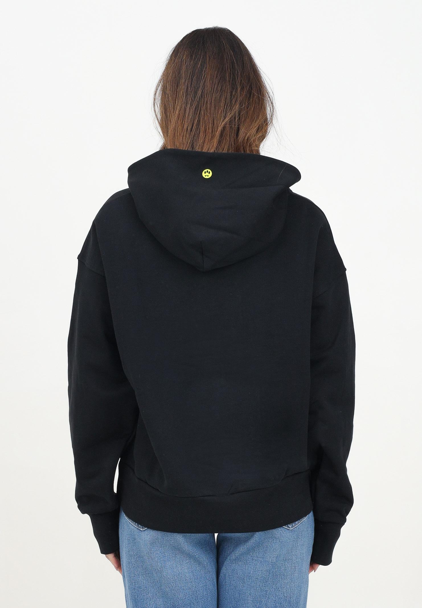 BARROW Felpa con cappuccio nera per uomo e donna rifinita da logo e smile S5BWUAHS083 110 BARROW 
