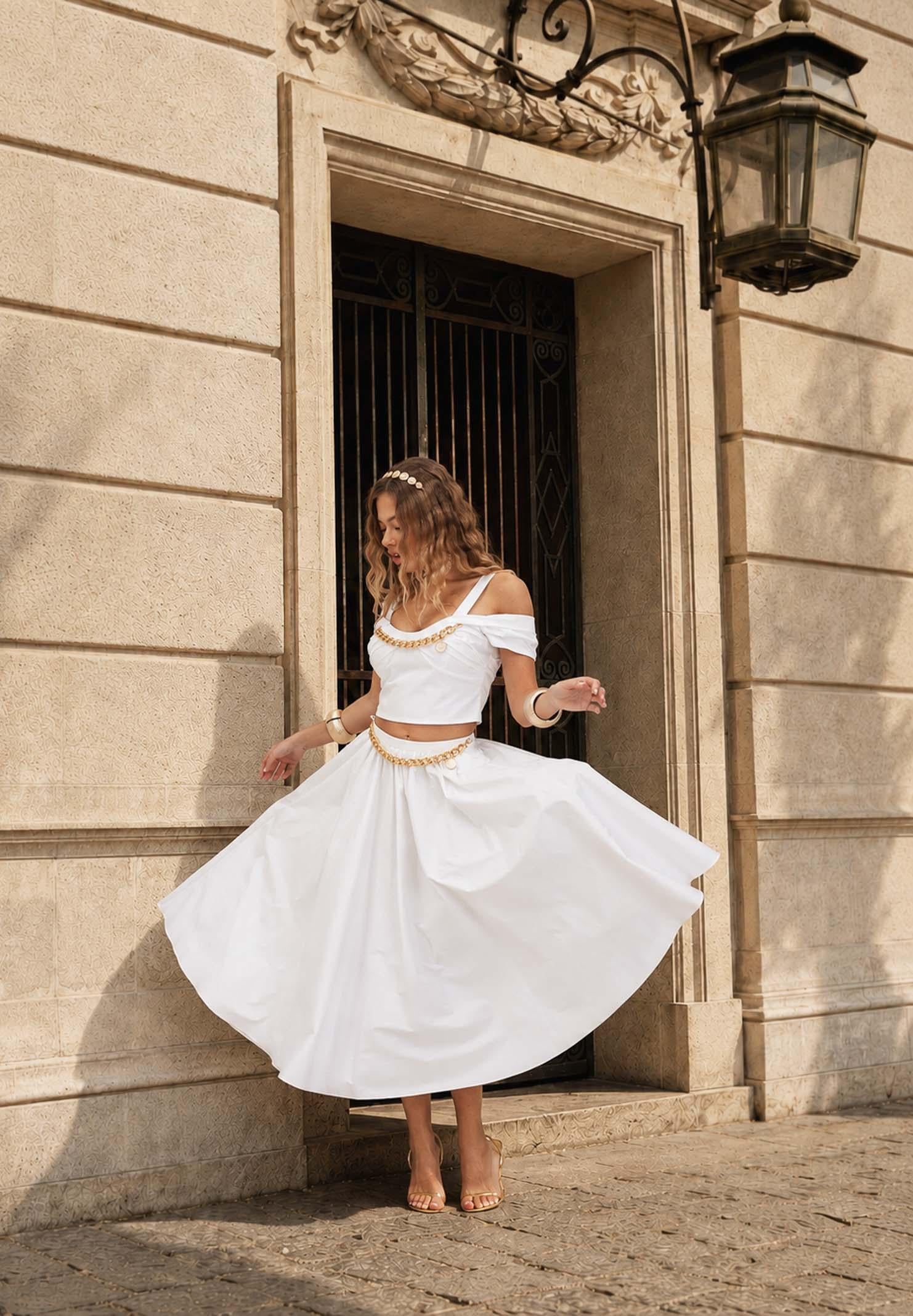 ELISABETTA FRANCHI Top bianco da donna con collana<BR/> TO04861E2 100 ELISABETTA FRANCHI 