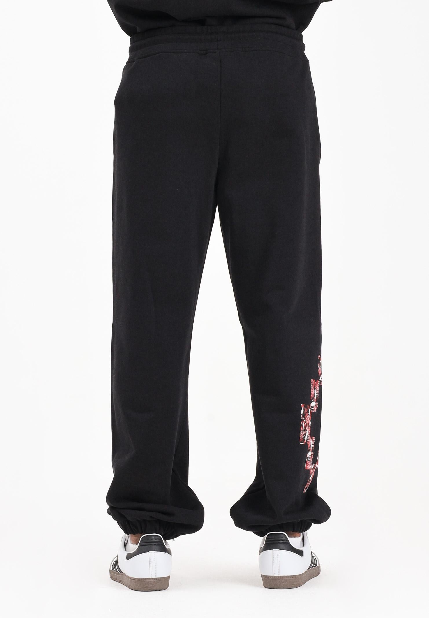 MARCELO BURLON COUNTY OF MILAN Pantalone sportivo nero da uomo con stampa F5CAMAFP036 110 MARCELO BURLON COUNTY OF MILAN 