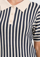 JDY Polo da donna caratterizzata da righe verticali in contrasto beige e blu navy 15354079 ECLIP JDY 