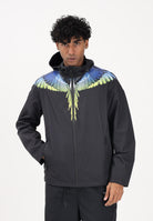 MARCELO BURLON COUNTY OF MILAN Giacca a vento nera da uomo con stampa S6CMMAJK108 110 MARCELO BURLON COUNTY OF MILAN 