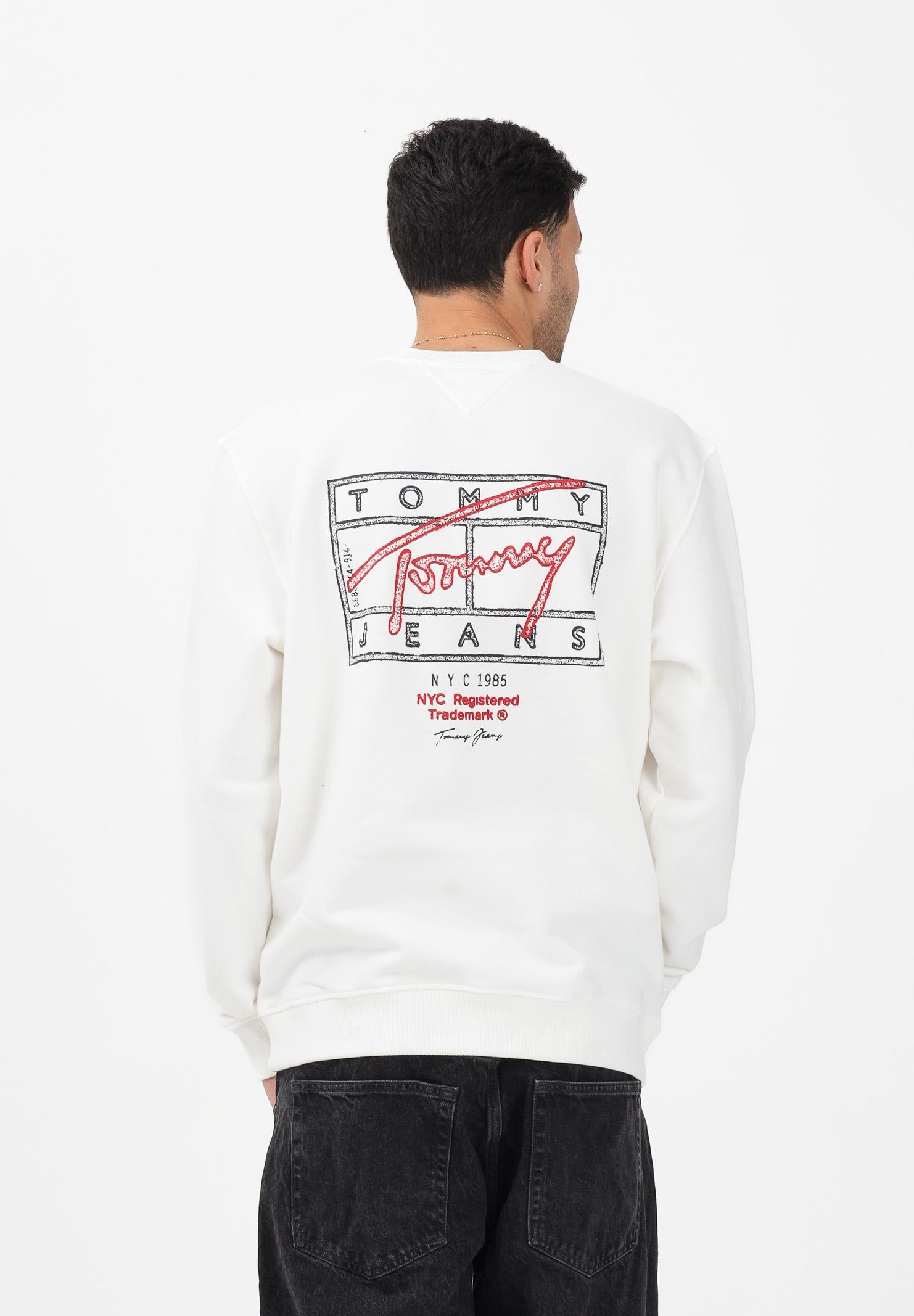 TOMMY JEANS Felpa girocollo bianca da uomo con stampa DM0DM22366 YBL TOMMY JEANS 