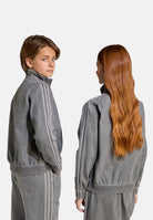 ADIDAS ORIGINALS Giubbotto di jeans Firebird in denim grigio per bambino e bambina JV7801 . ADIDAS ORIGINALS 
