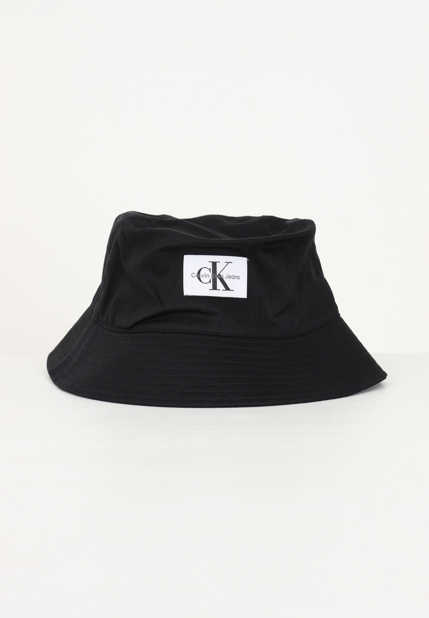 Black bucket for men and women with logo patch - CALVIN KLEIN JEANS -  Pavidas