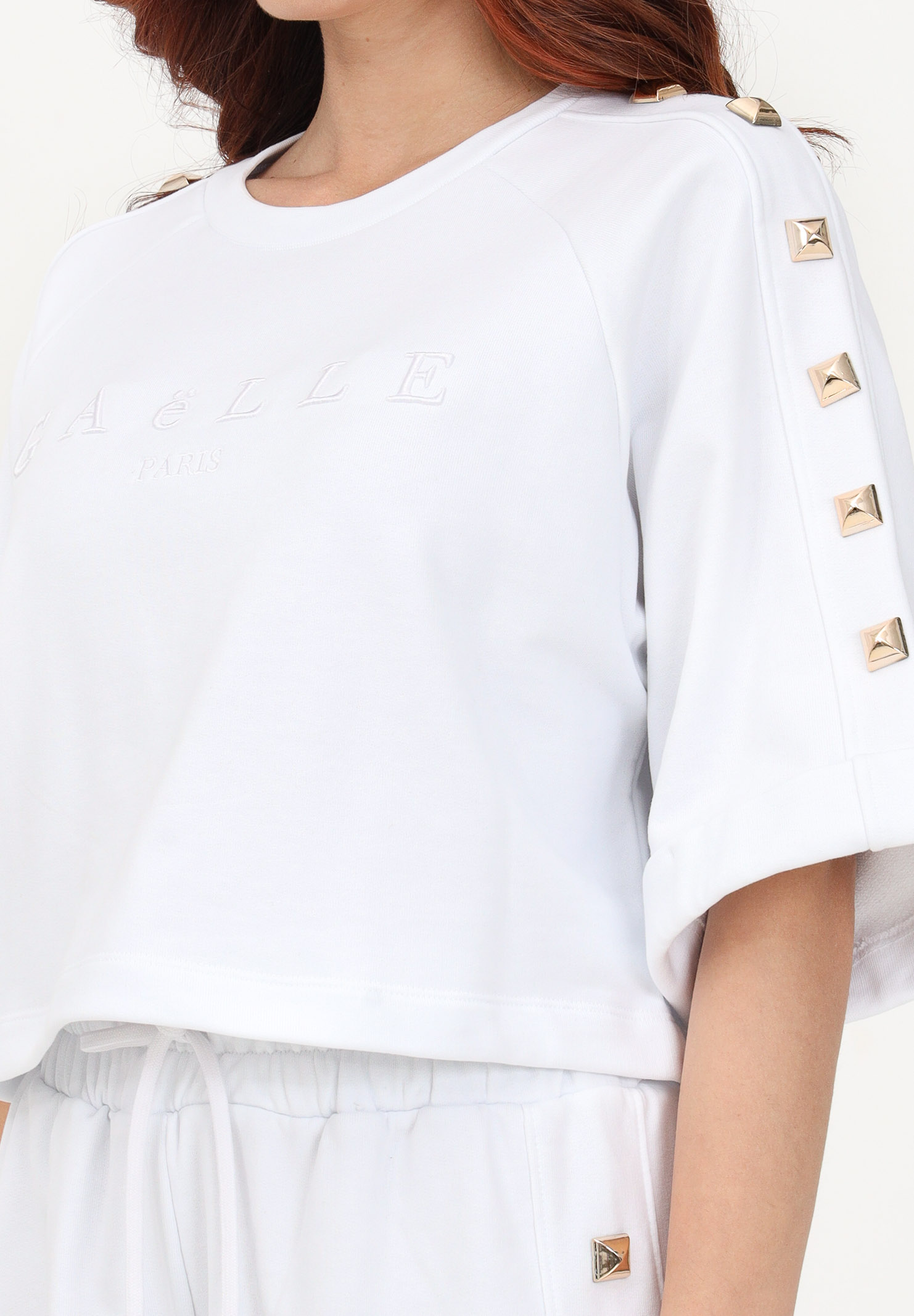 Women's white crewneck sweatshirt with studs GAELLE | GBDP16941BIANCO