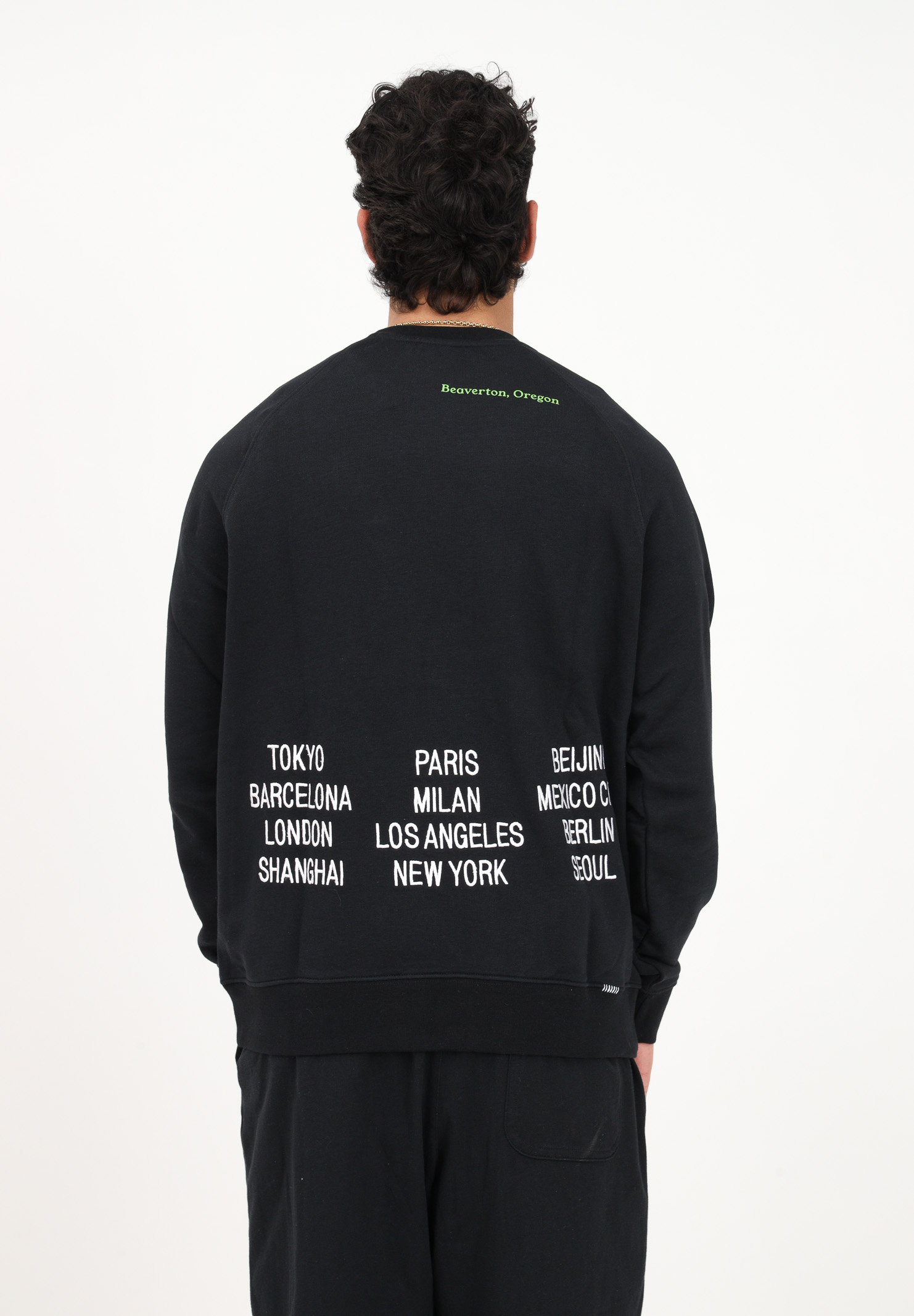 Men's Black World Tour Pack Graphic Crew Neck Sweatshirt NIKE | DN4407010