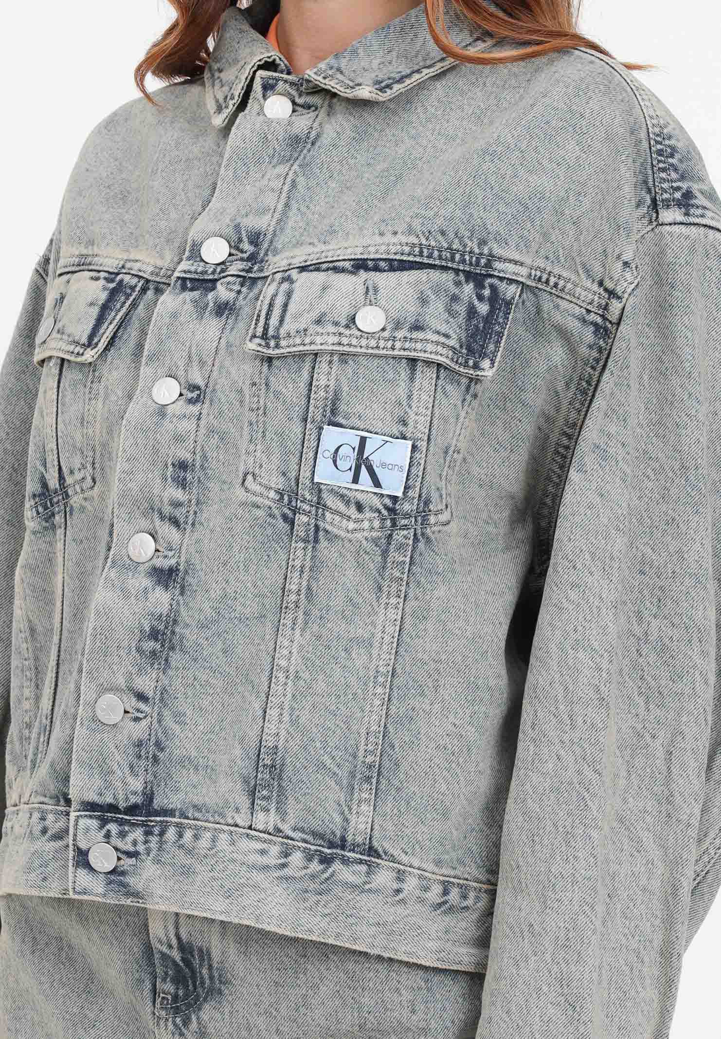 Giubbotto di jeans da donna lavaggio chiaro CALVIN KLEIN JEANS | J20J2225011A41A4