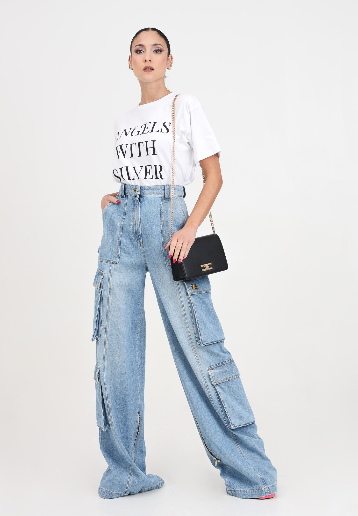 Jeans da donna in denim cargo con zip posteriore product