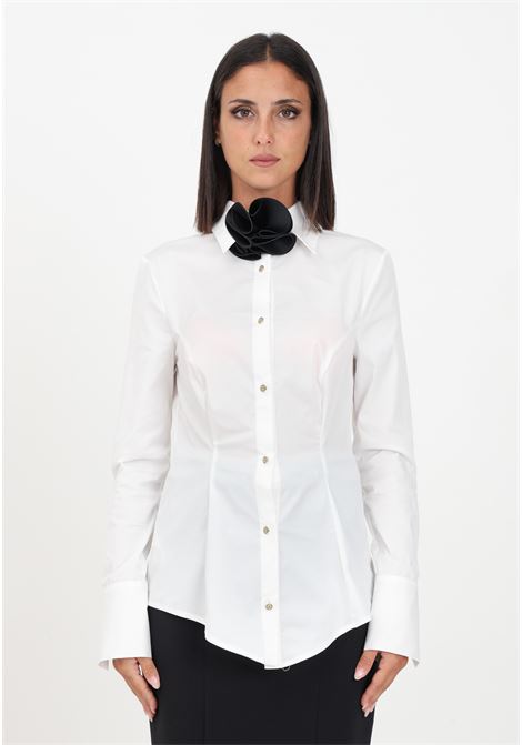 Camicia bianca da donna con dettaglio floreale da annodare al collo ALMA SANCHEZ | Camicie | CLARISSA-PPPANNA