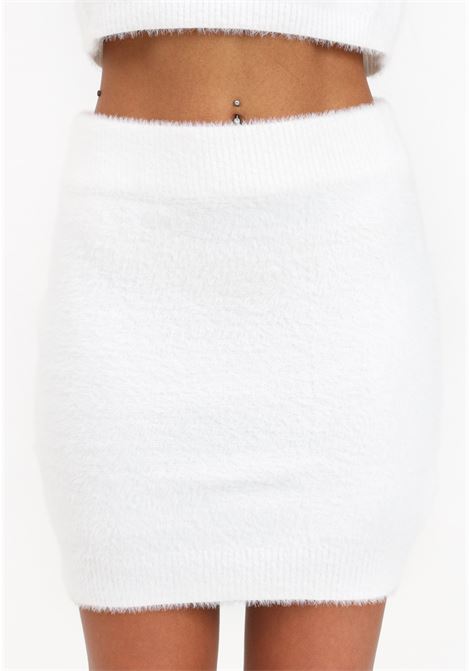 Minigonna bianca in maglia soffice da donna GLAMOROUS | Gonne | AN4575WHITE