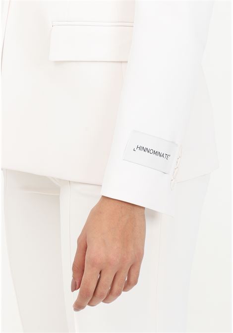 Giacca colore bianco  da donnacon chiusura a bottoni con logo su manica HINNOMINATE | Giacche | HNW1119.
