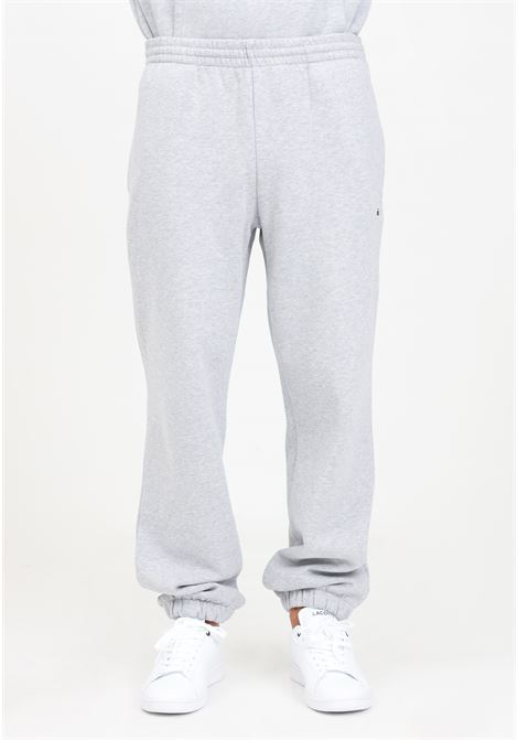 Pantalone sportivo grigio da uomo con patch coccodrillo LACOSTE | Pantaloni | XH9610CCA