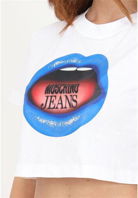 T-shirt crop bianca da donna con stampa bocca e logo MO5CH1NO JEANS | T-shirt | A120882624001