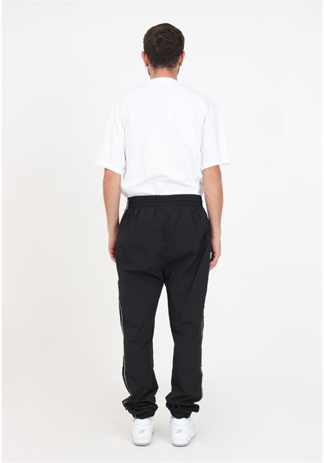 Pantaloni neri di tuta con stampa da uomo NEW ERA | Pantaloni | 60416395.