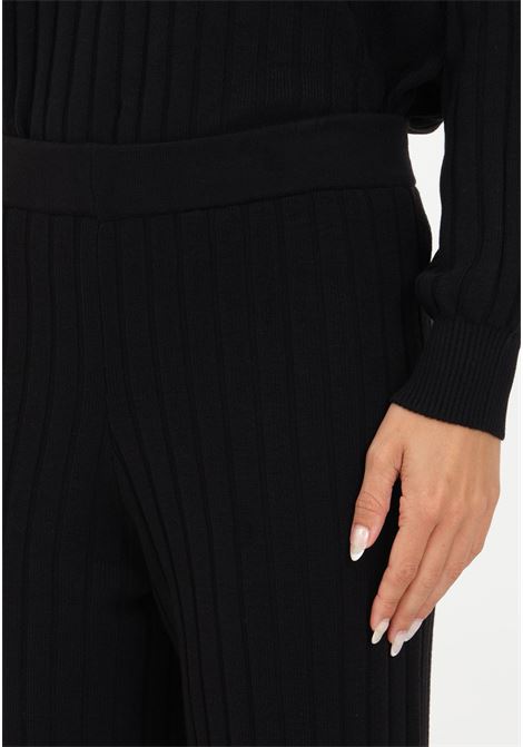 Pantalone casual nero da donna con lavorazione a costine ONLY | Pantaloni | 15242972BLACK
