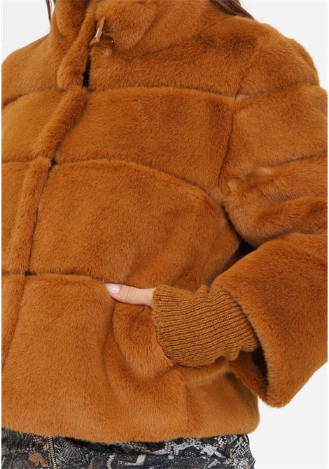 Short caramel-colored fur coat for women PATRIZIA PEPE | Fur coats | 2O0107/E5T7B781