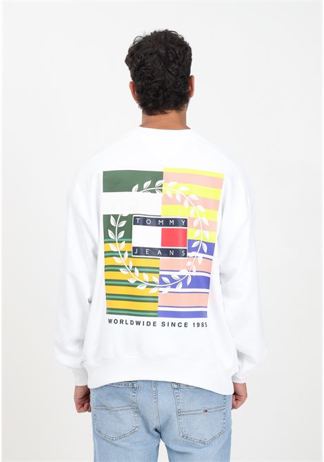 White crewneck sweatshirt for men with logo graphics TOMMY JEANS | Sweatshirt | DM0DM16808YBRYBR