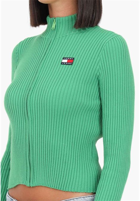 Maglioncino verde da donna con patch logo TOMMY JEANS | Maglieria | DW0DW15943LY3LY3