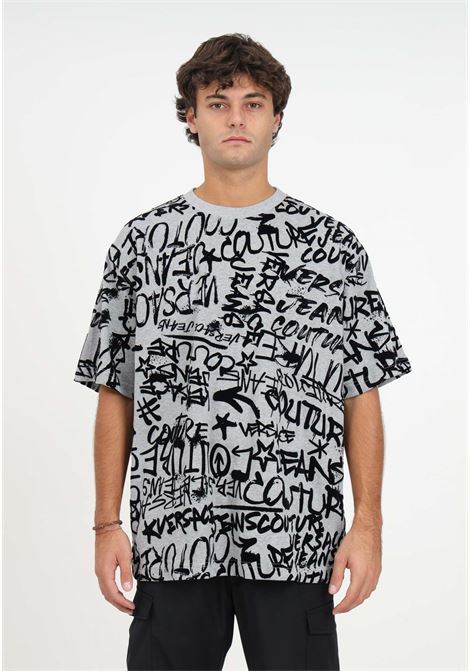 T-shirt con graffiti all-over in velluto da uomo VERSACE JEANS COUTURE | T-shirt | 75GAH6O0JS212802