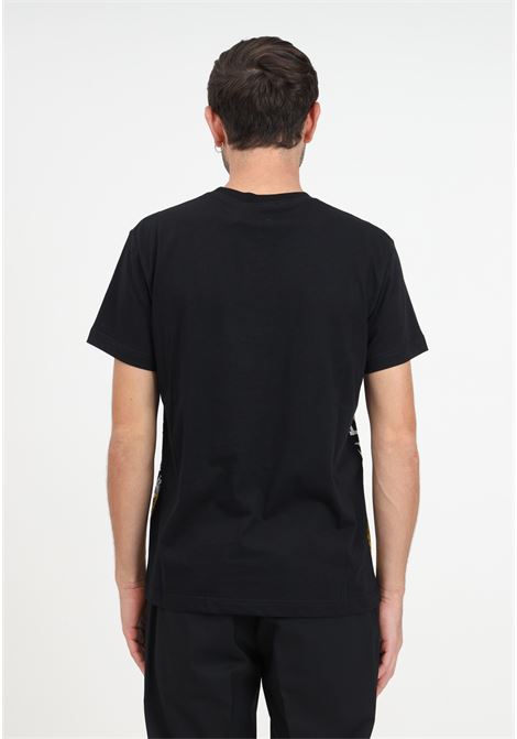 T-shirt nera con stampa da uomo VERSACE JEANS COUTURE | T-shirt | 75GAH6SGJS221G89