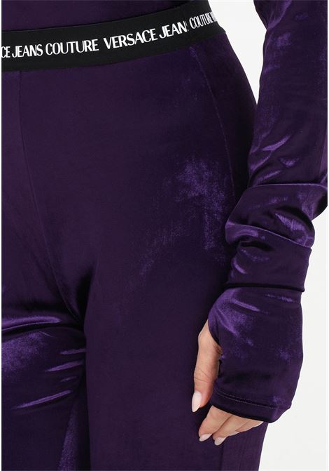 Pantaloni viola in velluta da donna VERSACE JEANS COUTURE | Pantaloni | 75HAC1A7N0225308
