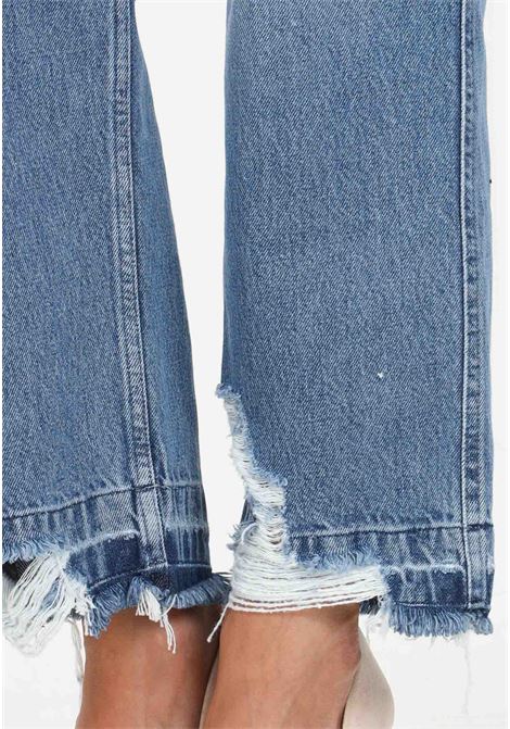 Jeans in denim da donna con dettaglio di rotture sul fondo VICOLO | Jeans | DR5056A DENIM BLU
