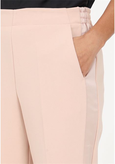 Pantalone cipria da donna con dettaglio di bande laterali in raso VICOLO | Pantaloni | TR0251RU30