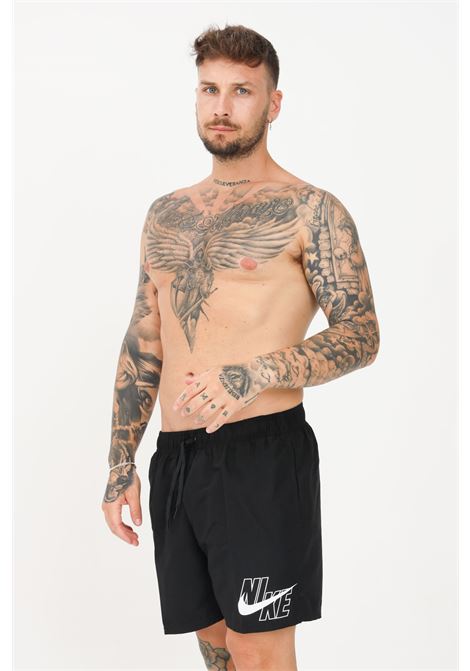 Shorts mare nero da uomo con stampa swoosh e logo NIKE | Beachwear | NESSA566001