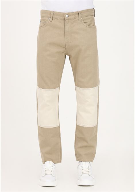 Jeans beige da uomo con motivo color block CALVIN KLEIN | Jeans | J30J3224251CD1CD