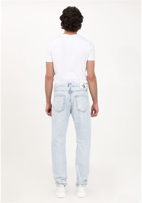 Jeans in denim chiaro da uomo con segni di usura alle gambe CALVIN KLEIN | Jeans | J30J3224261AA1AA