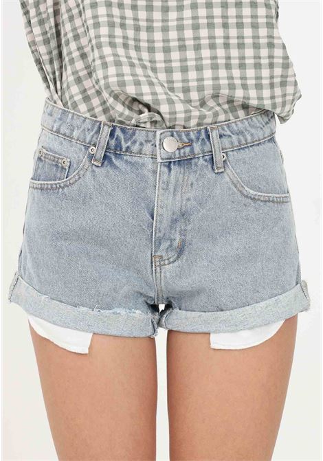 Shorts casual in denim chiaro da donna con pieghe GLAMOROUS | Shorts | CK6501ALSW