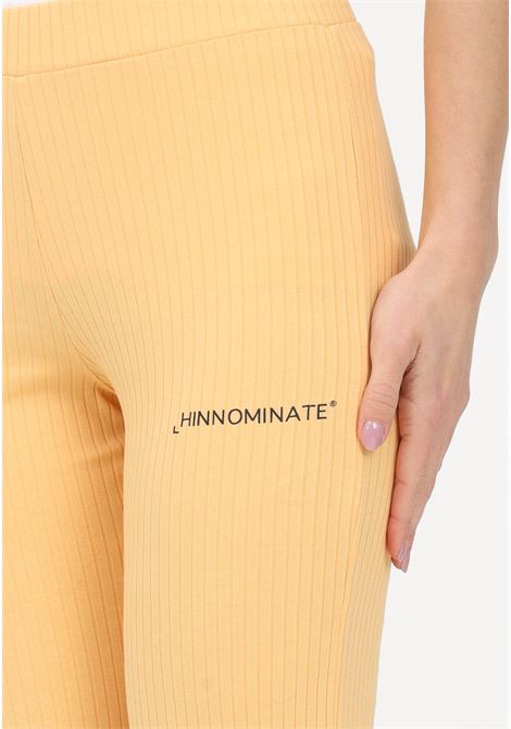 Pantalone casual a coste arancione da donna con stampa logo HINNOMINATE | Pantaloni | HNW728ARANCIO