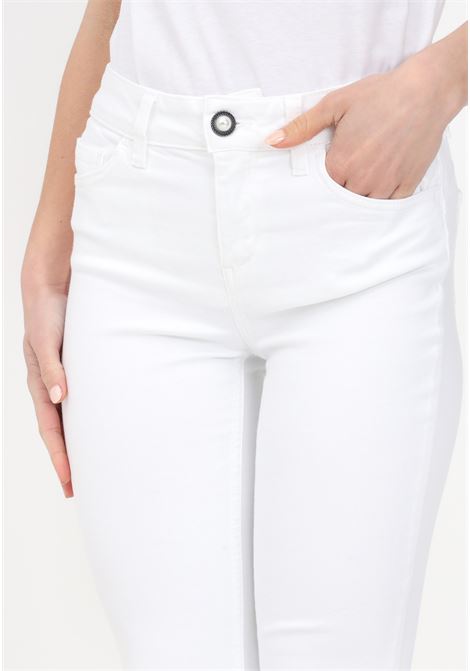 Jeans bianco da donna con bottone abbellito da perlina LIU JO | Jeans | UA3114DS00411111