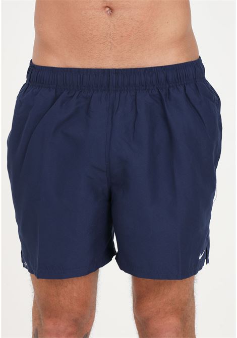 Shorts mare blu da uomo con stampa swoosh NIKE | Beachwear | NESSA560440