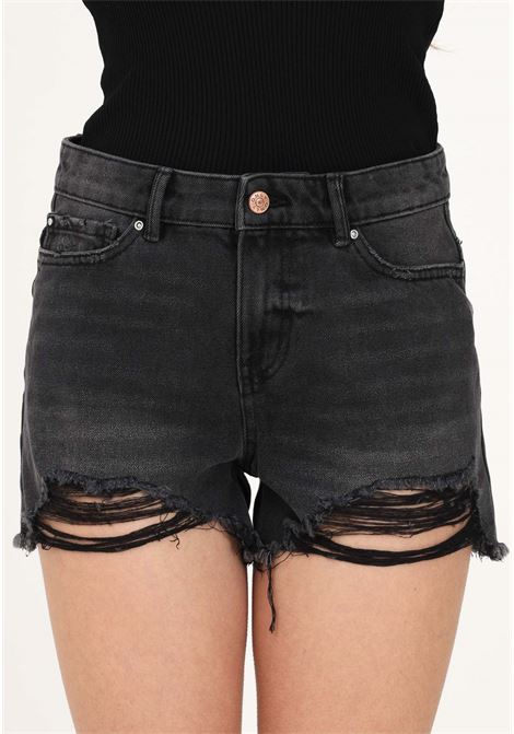 Shorts casual nero da donna con motivo sfrangiato sul fondo ONLY | Shorts | 15256232WASHED BLACK