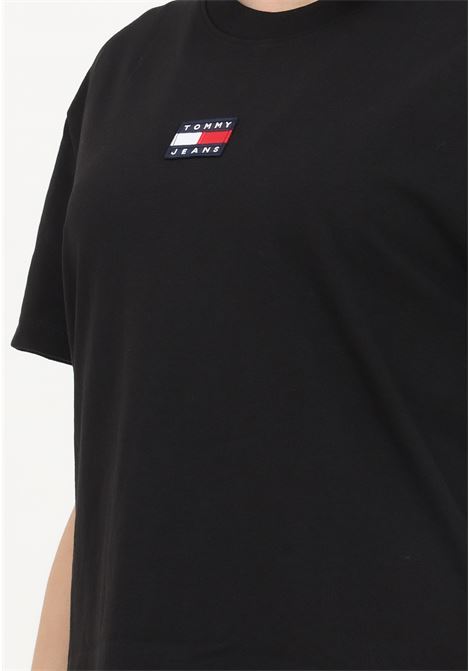 T-shirt casual nera da donna con patch logo TOMMY HILFIGER | T-shirt | DW0DW10404BDSBDS