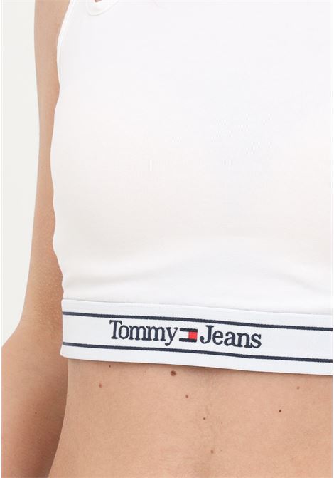 Top crop bianco da donna con dettaglio cut out sulle spalle e logo TOMMY HILFIGER | Top | DW0DW14892YBRYBR