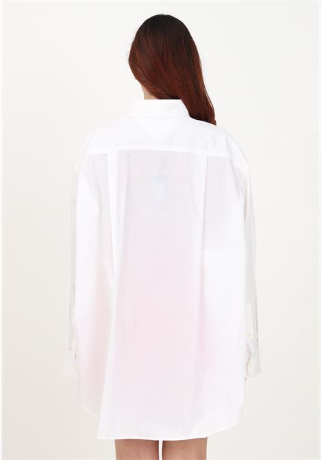 Camicia casual oversize bianca da donna con patch logo TOMMY HILFIGER | Camicie | DW0DW15199YBRYBR