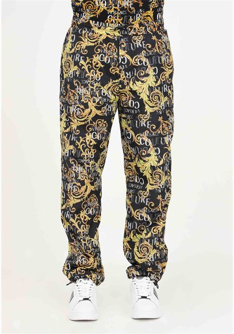 Pantalone casual nero da uomo con fantasia Logo Couture VERSACE JEANS COUTURE | Pantaloni | 74GAAD04CQS51G89 899-948