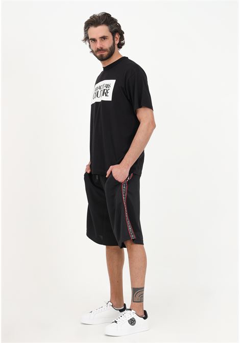 Shorts casual nero da uomo con fasce laterali logate VERSACE JEANS COUTURE | Shorts | 74GAD3B9F0015899