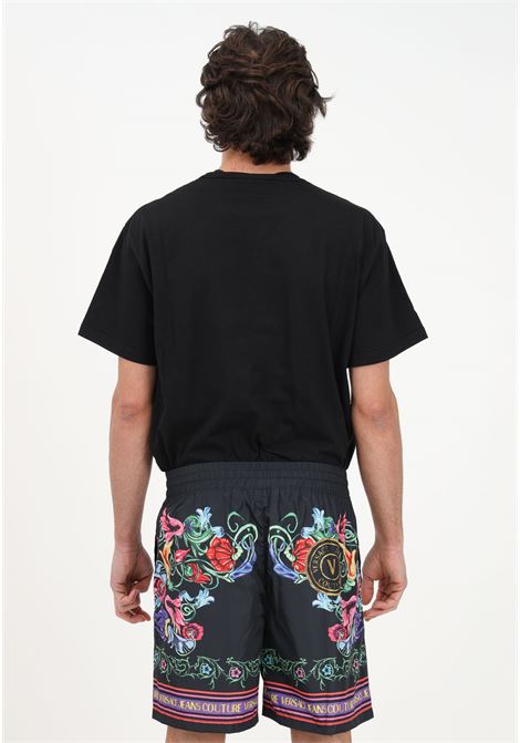 Black casual shorts for men with all over V-Emblem Garden print VERSACE JEANS COUTURE | Shorts | 74GADD17CQS55G89