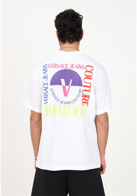 T-shirt casual bianca da uomo con maxi stampa logo multicolor sul retro VERSACE JEANS COUTURE | T-shirt | 74GAHF04CJ03F00003