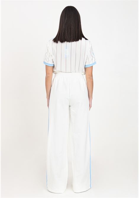 Pantaloni da donna Loose track suit bianchi e azzurri ADIDAS ORIGINALS | IT9838.