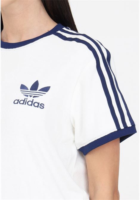T-shirt da donna bianca in terry con 3 strisce laterali ADIDAS ORIGINALS | IT9842.