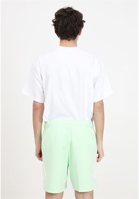 Shorts da uomo verdi e bianchi con patch logo ADIDAS PERFORMANCE | Shorts | IR9200.