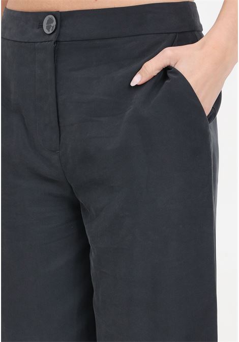 Pantaloni da donna neri regular fit in tessuto lavato e sabbiato ARMANI EXCHANGE | 3DYP47YN3TZ1200