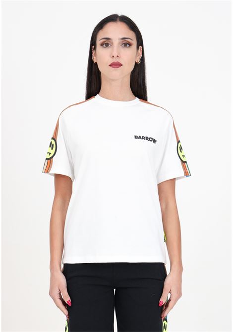 T-shirt bianca donna bambina con righe sulla maniche e smile con logo sul davanti BARROW | S4BKJUTH017002