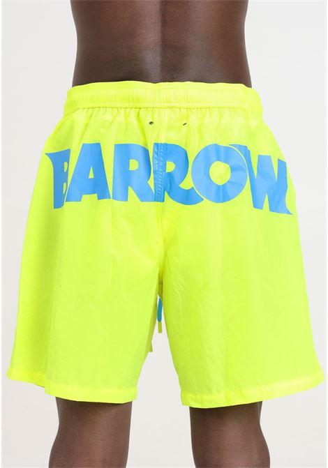 Shorts mare da uomo giallo fluo con stampa in azzurro sul retro BARROW | S4BWMASS155023