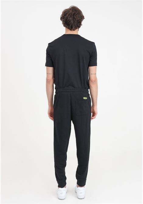 Pantaloni da uomo neri con patch logo sul davanti e cordini gialli BLAUER | Pantaloni | 24SBLUF07195-006804999