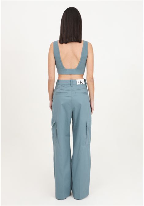 Pantaloni da donna stile cargo color blue polvere CALVIN KLEIN JEANS | Pantaloni | J20J222607CFQCFQ